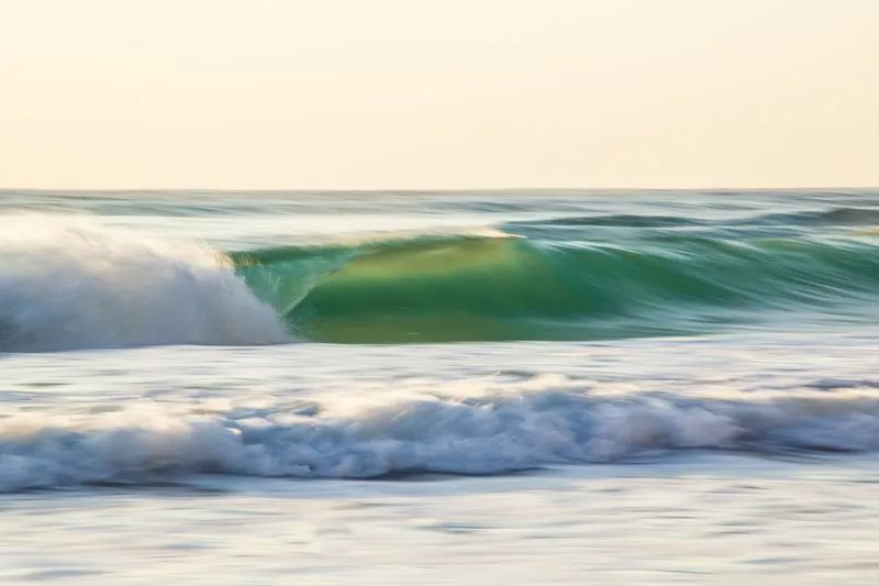 waves coming in to shore